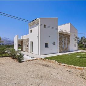 4 bedroom villa with pool, Castellammare del Golfo, sleeps 8-10